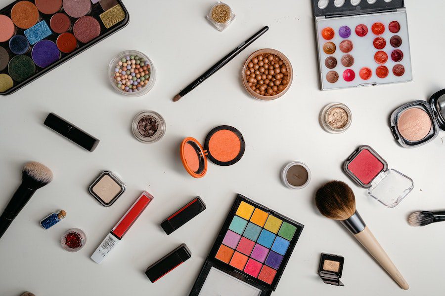 Beauty Branding: Decoding the Logos of Top Beauty Brands - Kimp