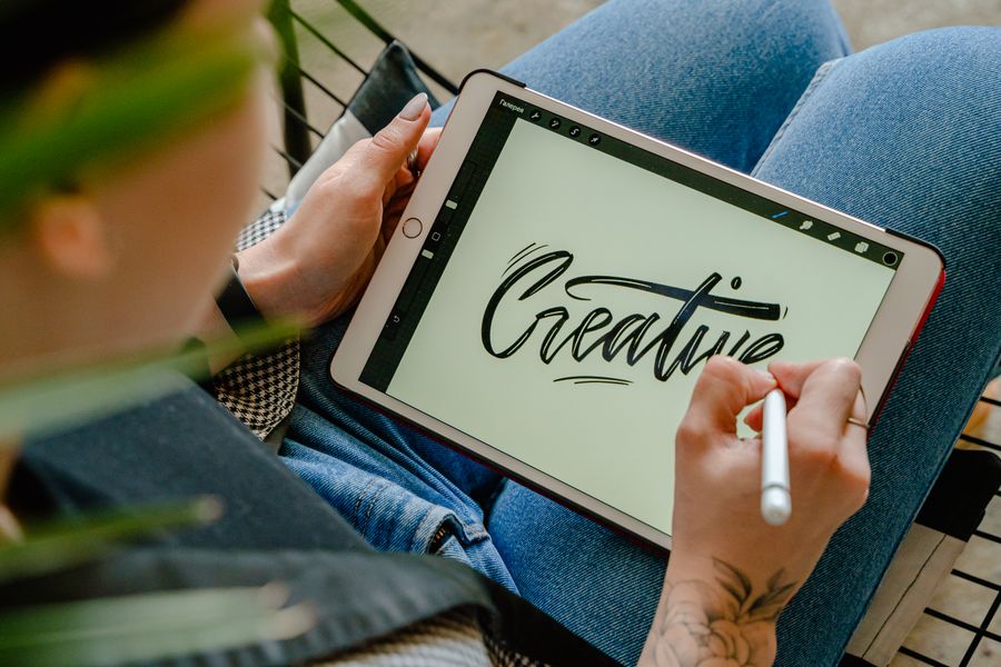 freelance designer vs design agencies